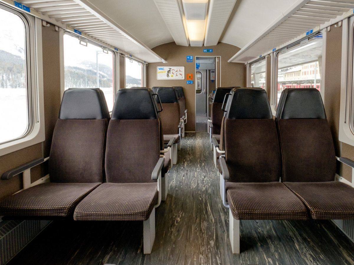 carrozza di linea (seconda classe) del trenino del Bernina