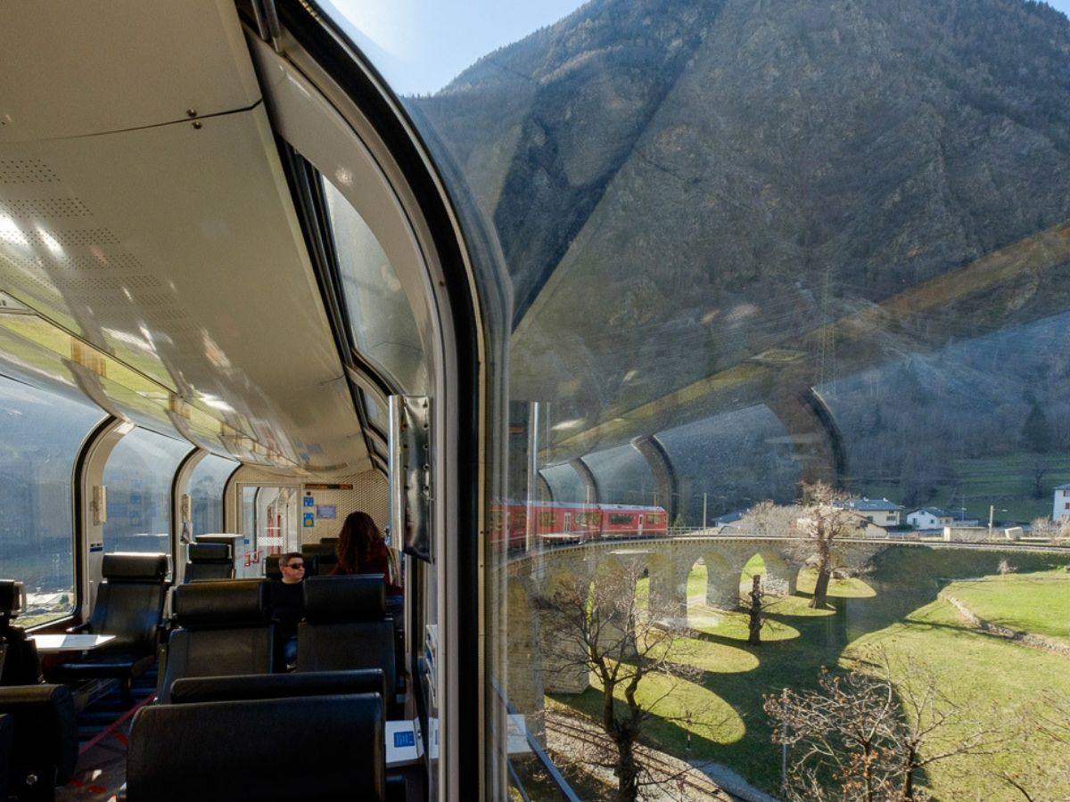 vetri panoramici della carrozza panoramica bex del trenino del Bernina