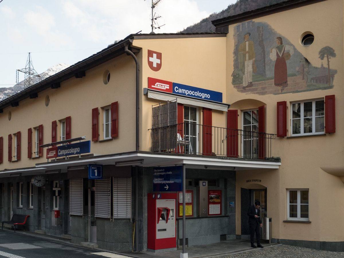 edificio della stazione di Campocologno