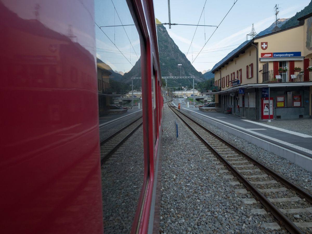 treno in stazione a Campocologno