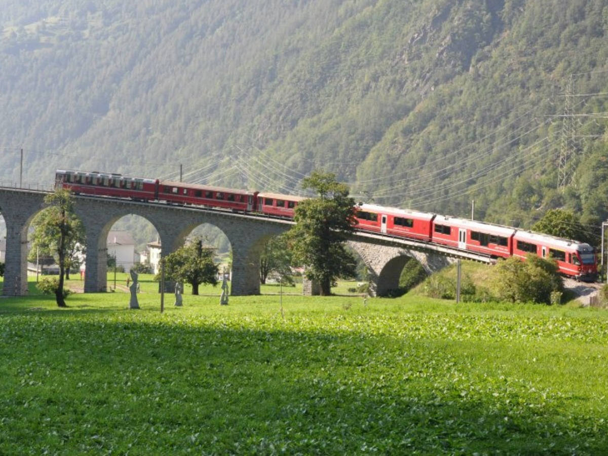 il trenino del Bernina sul viadotto di Brusio il trenino del Bernina sul viadotto di Brusio