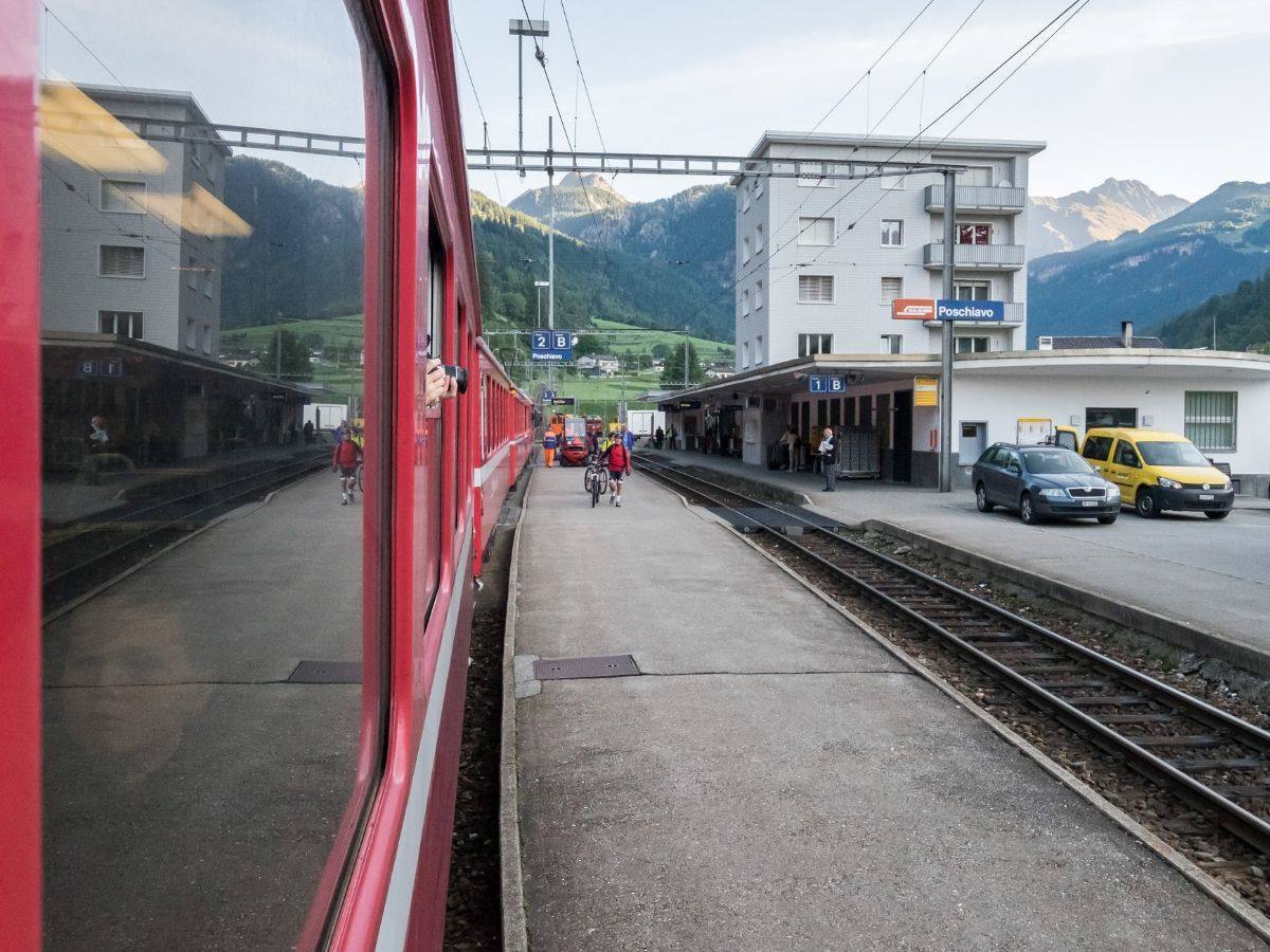 il trenino rosso alla stazione di Poschiavo