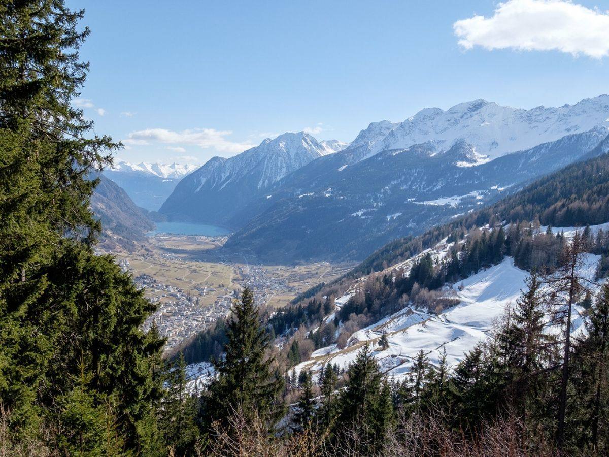 vista panoramica della val Poschiavo in inverno
