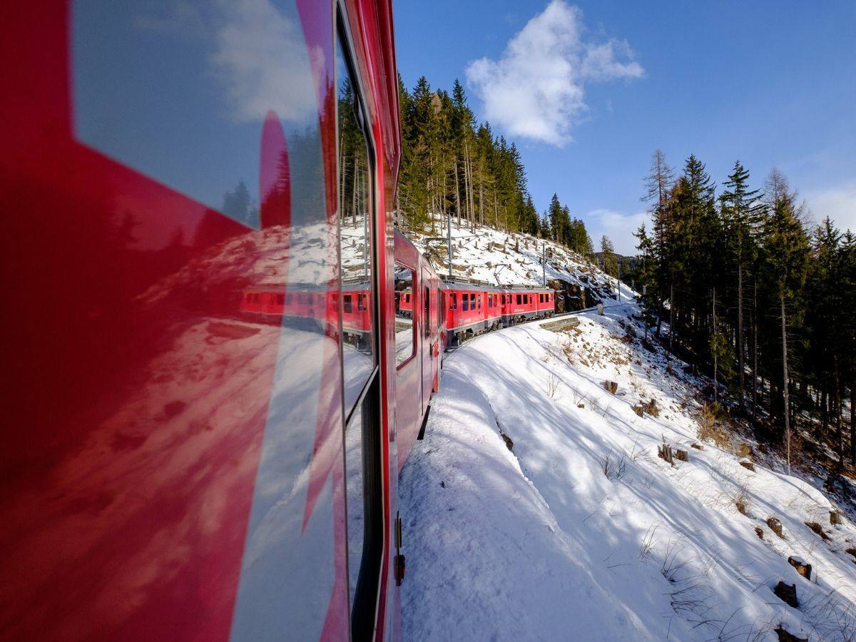 il trenino rosso in direzione Cavaglia