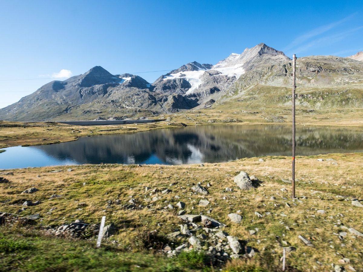 il lago nero dell Ospizio Bernina