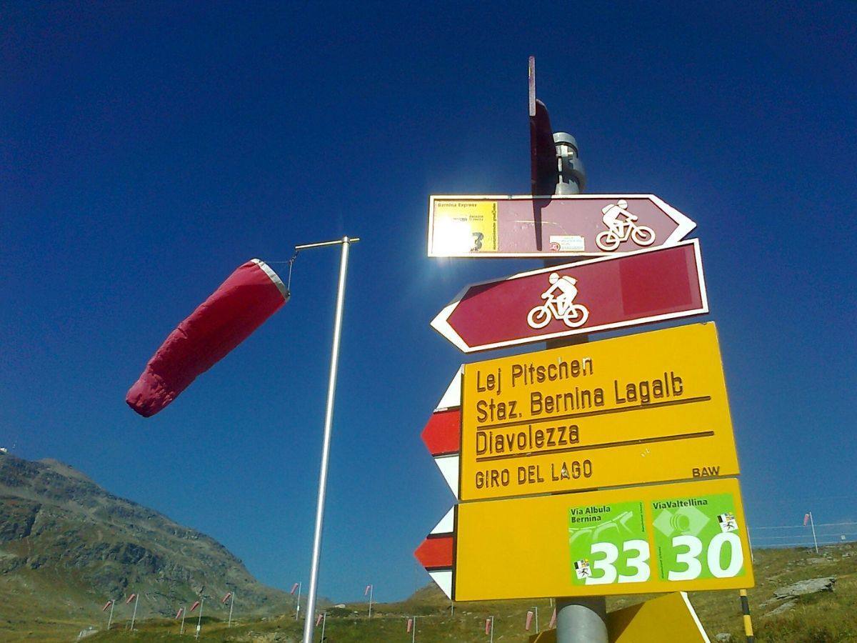 cartelli turistici presso Bernina Lagalb