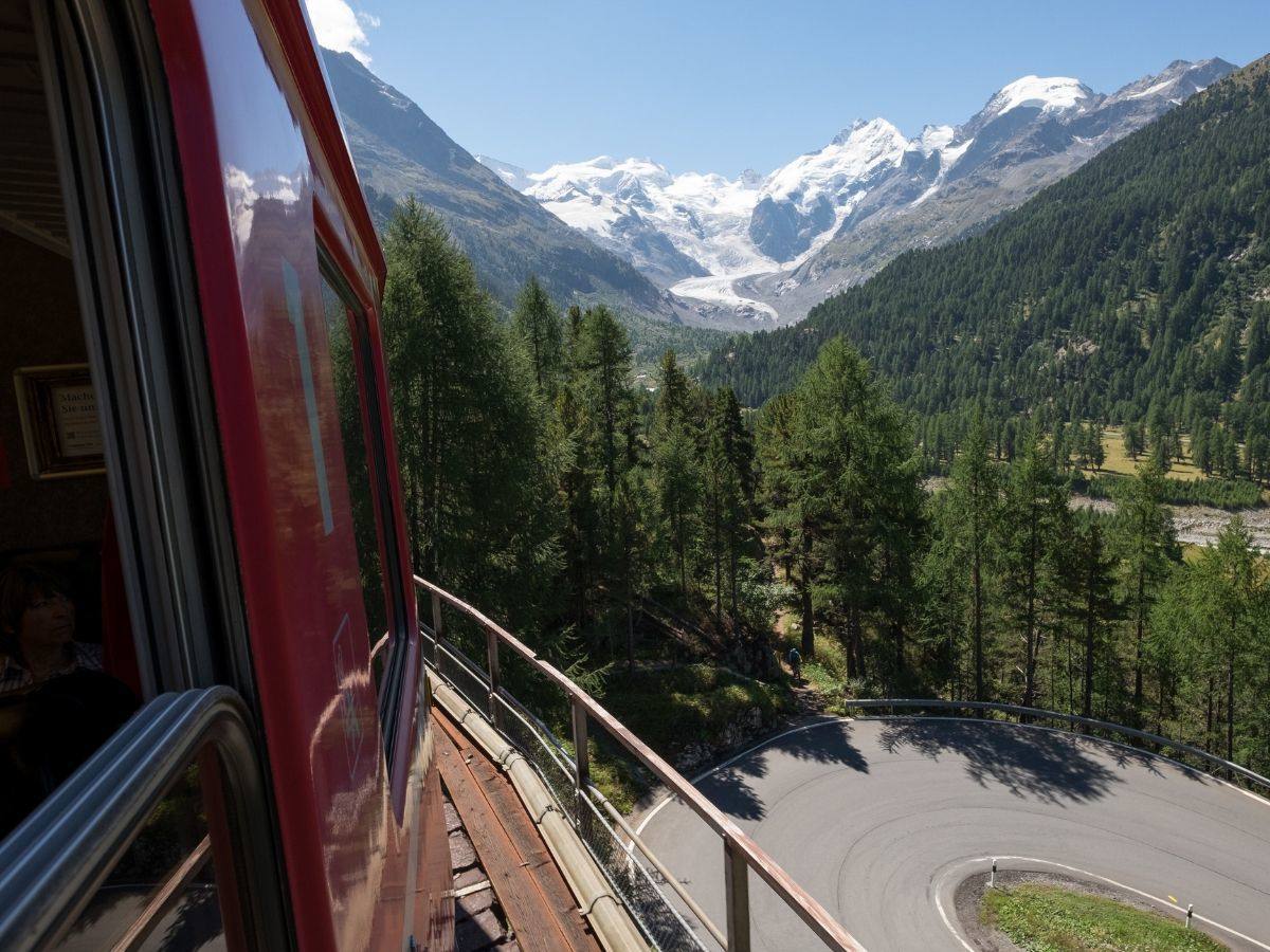 il ghiacciaio del Morteratsch visto dal trenino rosso il ghiacciaio del Morteratsch visto dal trenino rosso
