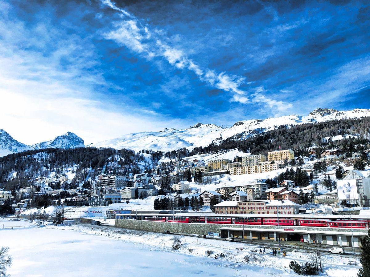 St Moritz: fermata del Trenino del Bernina