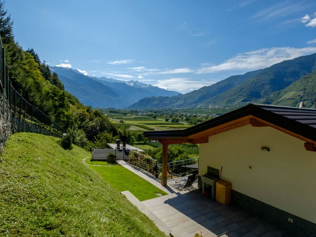 Il B&B San Bernardo immerso nel verde della Valtellina