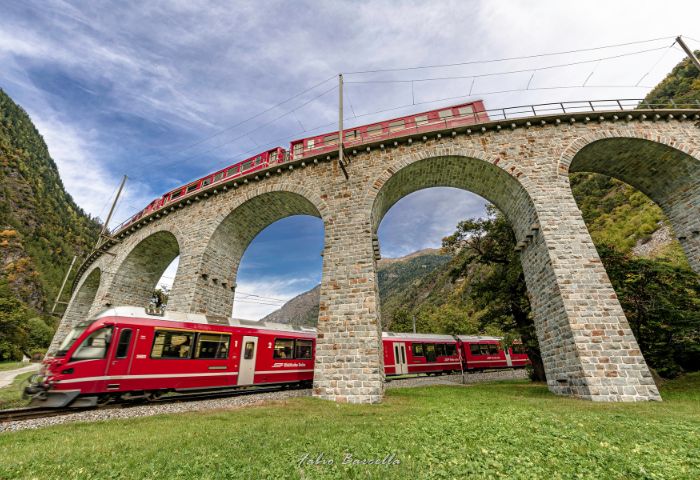 Trenino rosso e Bex con guida
