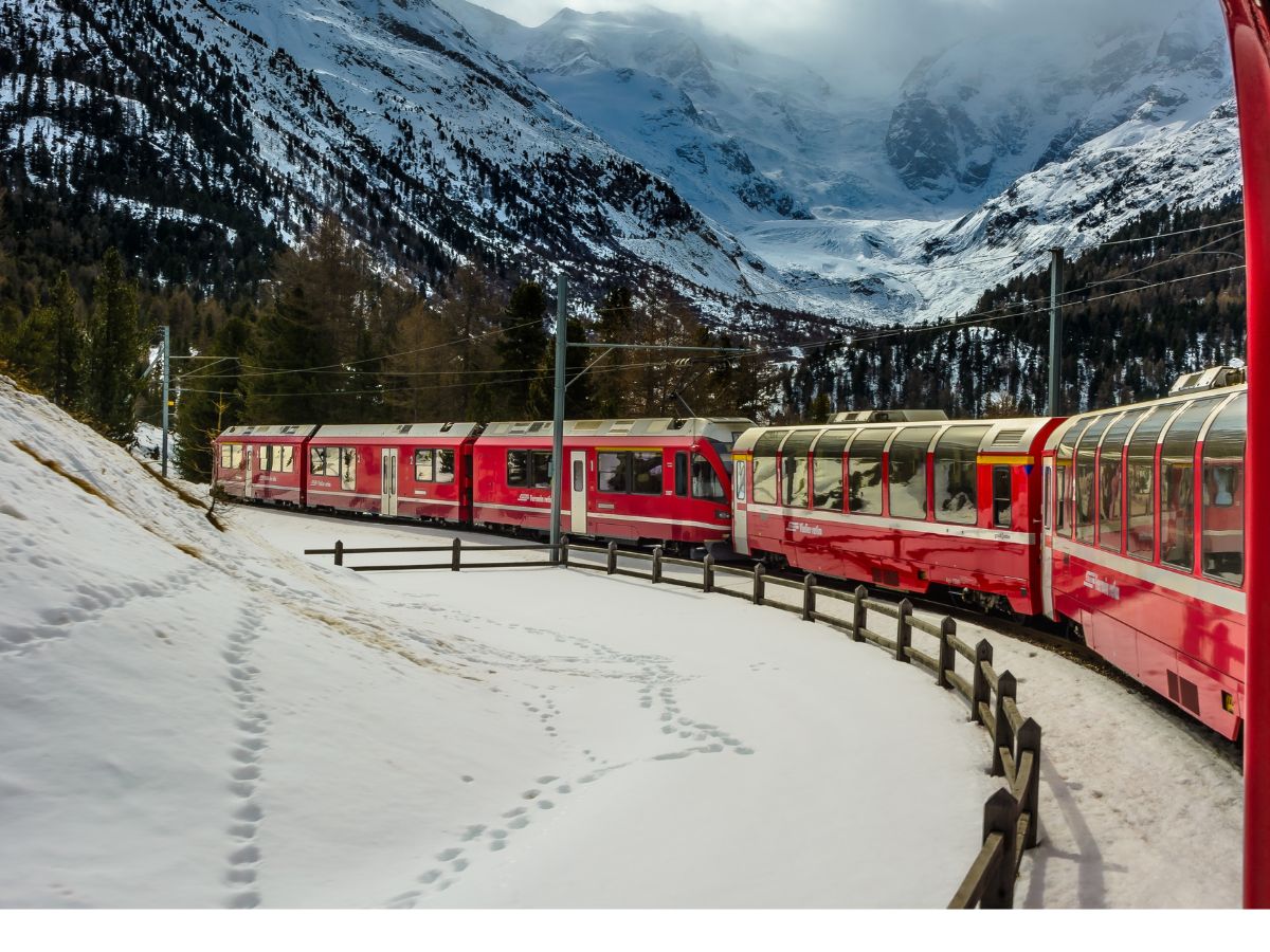 Bernina Express davanti al ghiacciaio Morteratsch