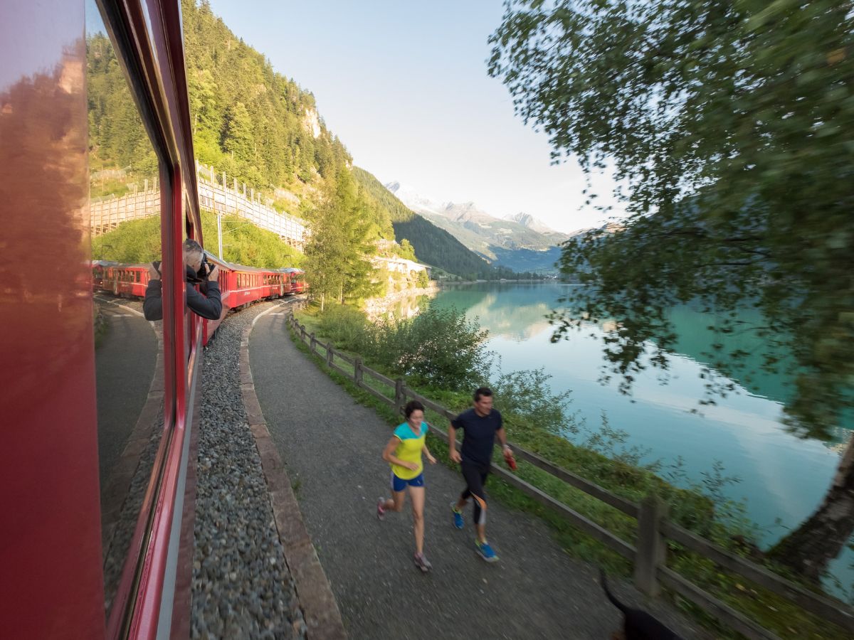 Corsetta mattutina in riva al lago