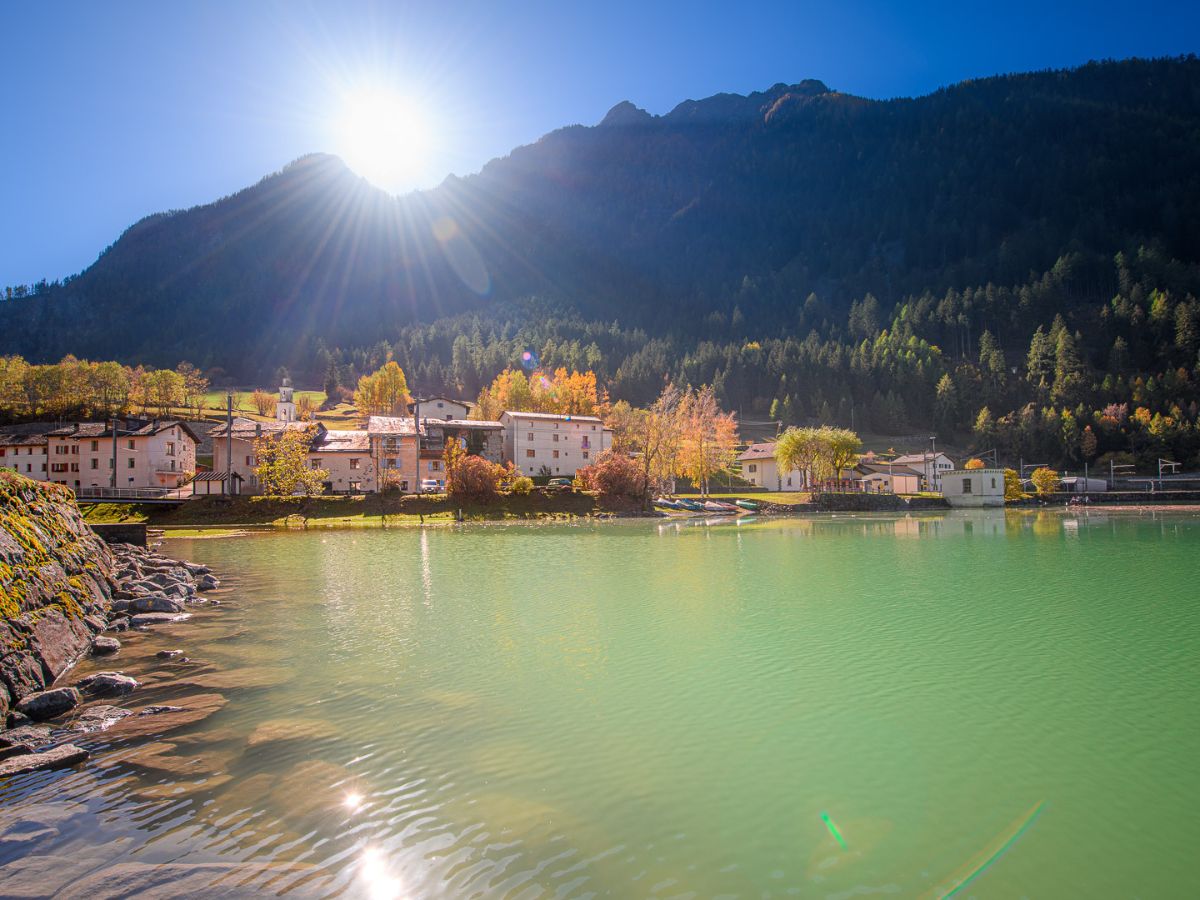 Due passi in riva al lago