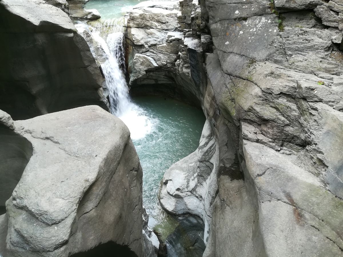 Visita a Cavaglia alle "Marmitte"