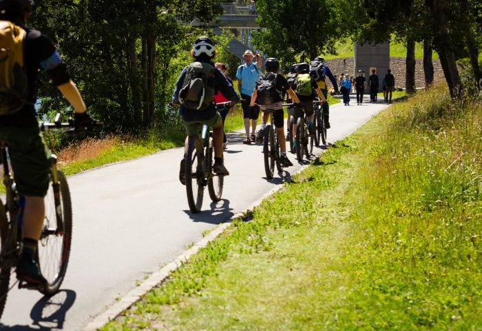 Noleggia la bici e sfreccia tra i laghi