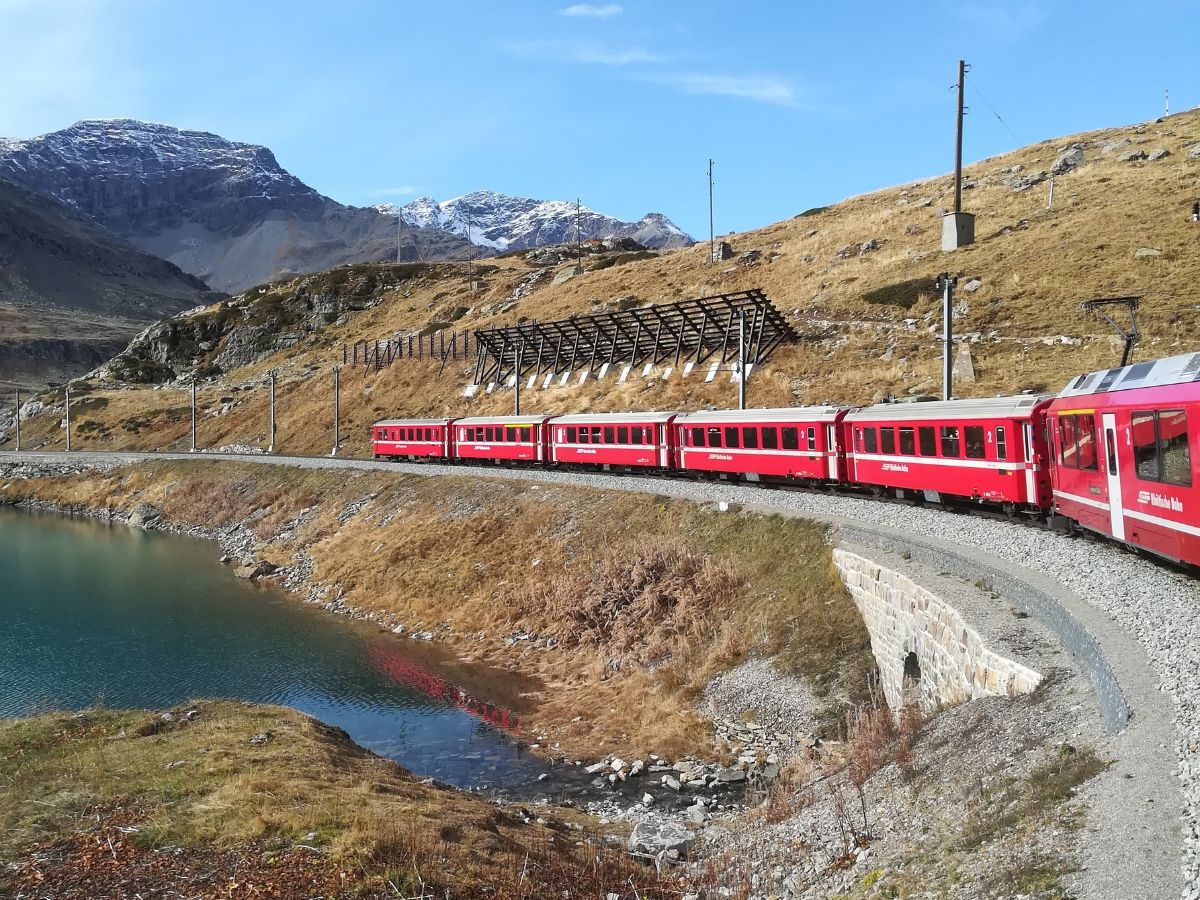Viaggio guidato sul trenino del Bernina