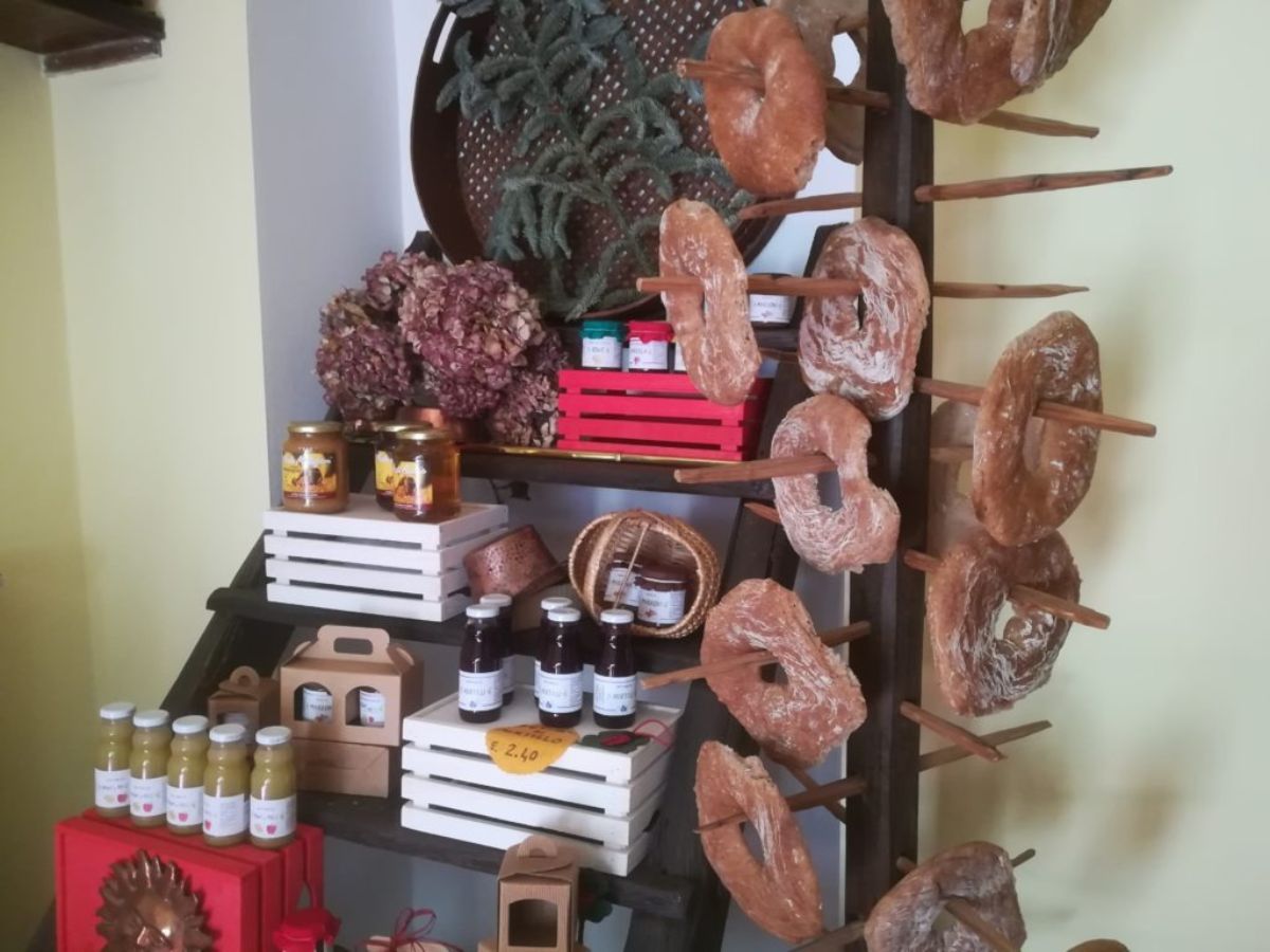 SLOW TOUR AL CASTELLACCIO DI TIRANO CON SOUVENIR GOLOSO